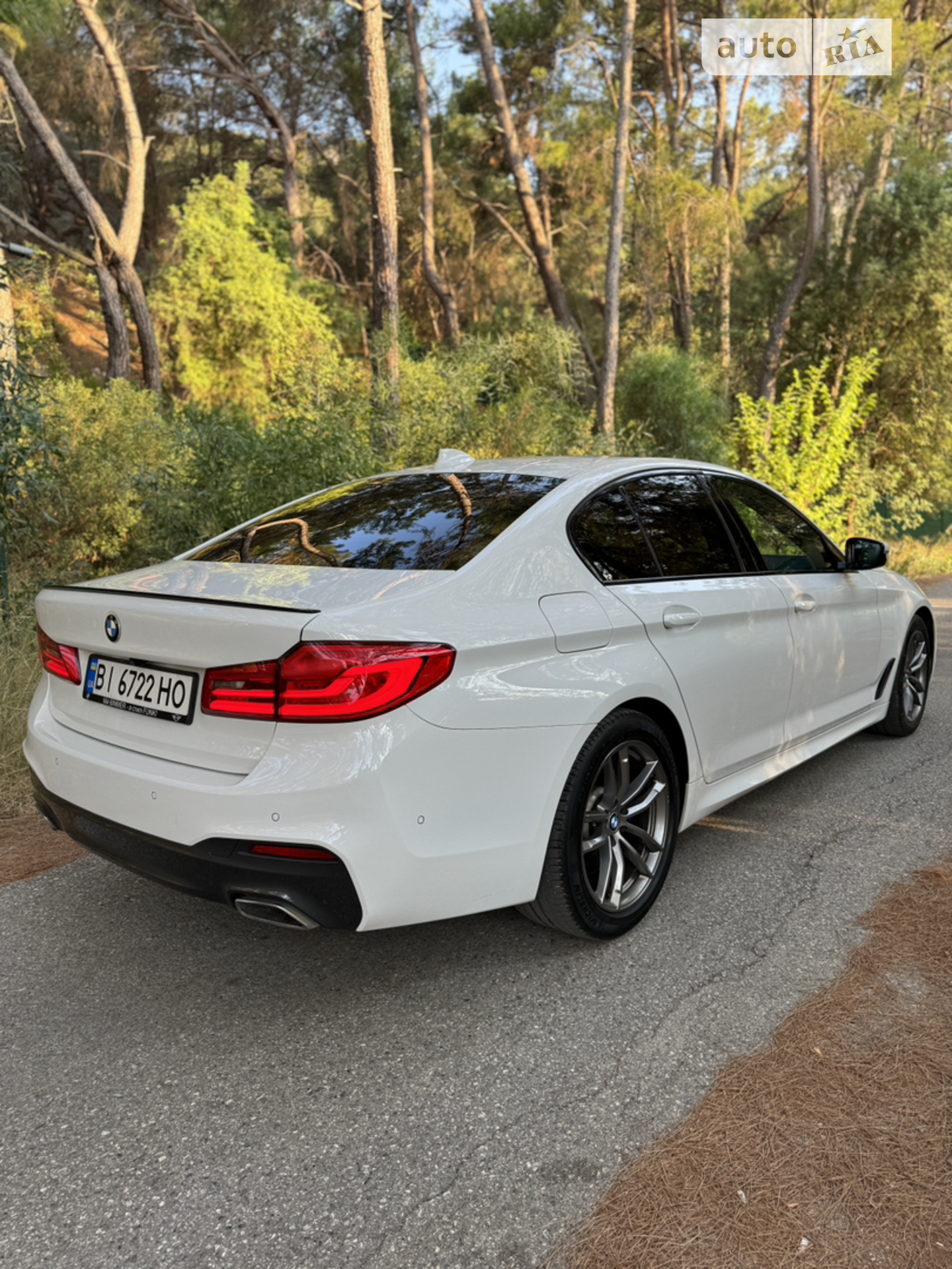 BMW 5 Series 2018 VIN WBAJC5105JWB87290 фото оголошення 2 з 17