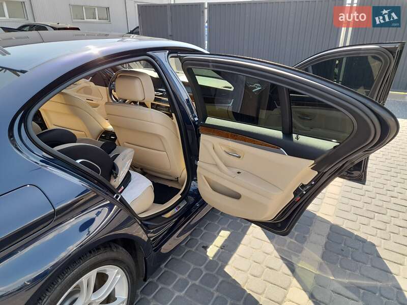 Седан BMW 5 Series 2013 в Мукачево
