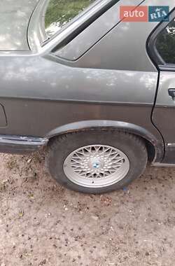 Седан BMW 5 Series 1982 в Томашполі