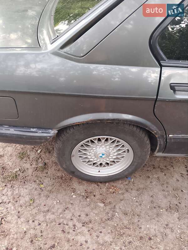 Седан BMW 5 Series 1982 в Томашполі