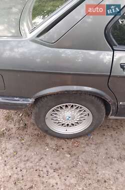 Седан BMW 5 Series 1982 в Томашполе