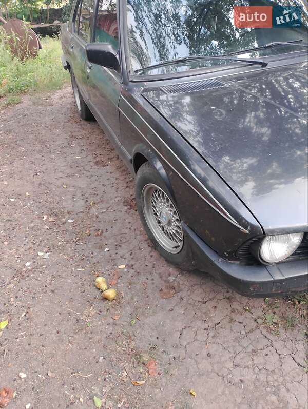 Седан BMW 5 Series 1982 в Томашполі