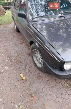 Седан BMW 5 Series 1982 в Томашполе