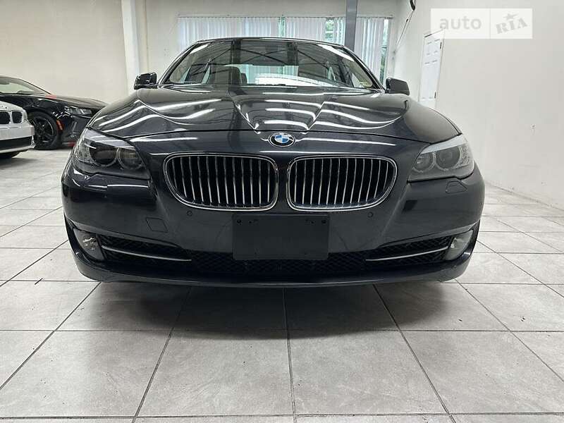 Седан BMW 5 Series 2013 в Львове