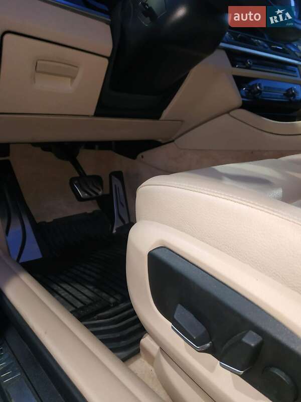 Седан BMW 5 Series 2014 в Запоріжжі