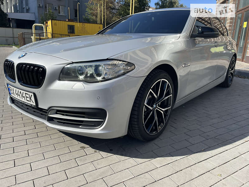 Седан BMW 5 Series 2015 в Хмельницком