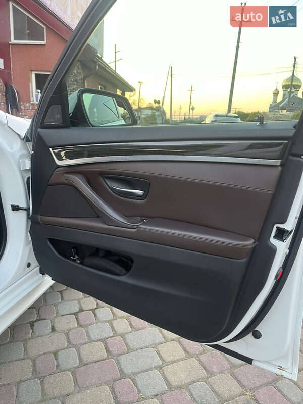 Седан BMW 5 Series 2014 в Тересве