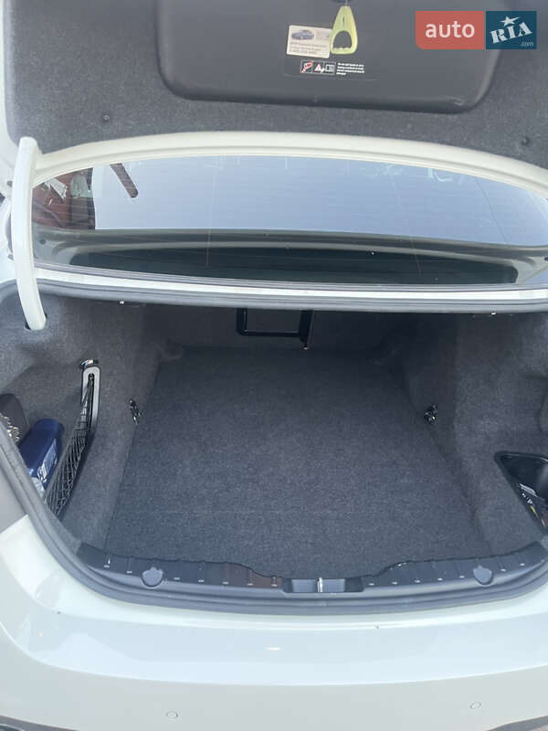 Седан BMW 5 Series 2014 в Тересве