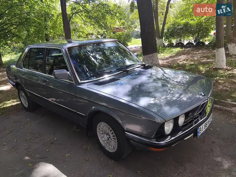 Седан BMW 5 Series 1984 в 