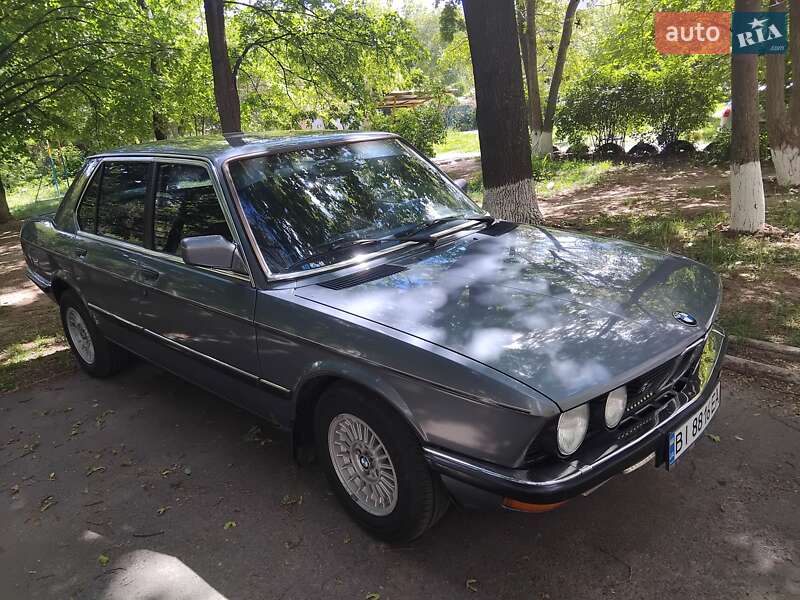 Седан BMW 5 Series 1984 в Полтаві