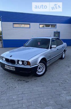 Седан BMW 5 Series 1994 в Запорожье