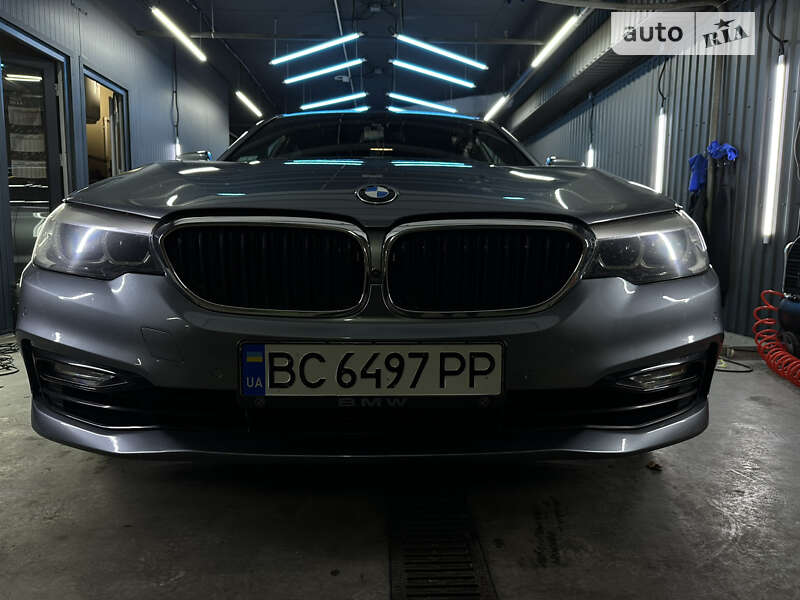 Седан BMW 5 Series 2017 в Львові