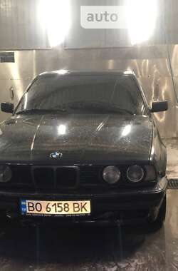 Седан BMW 5 Series 1989 в Комарному