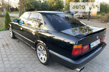 Седан BMW 5 Series 1993 в Кривом Роге