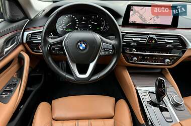 Седан BMW 5 Series 2020 в Стрию