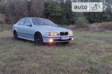 Седан BMW 5 Series 2000 в Березане