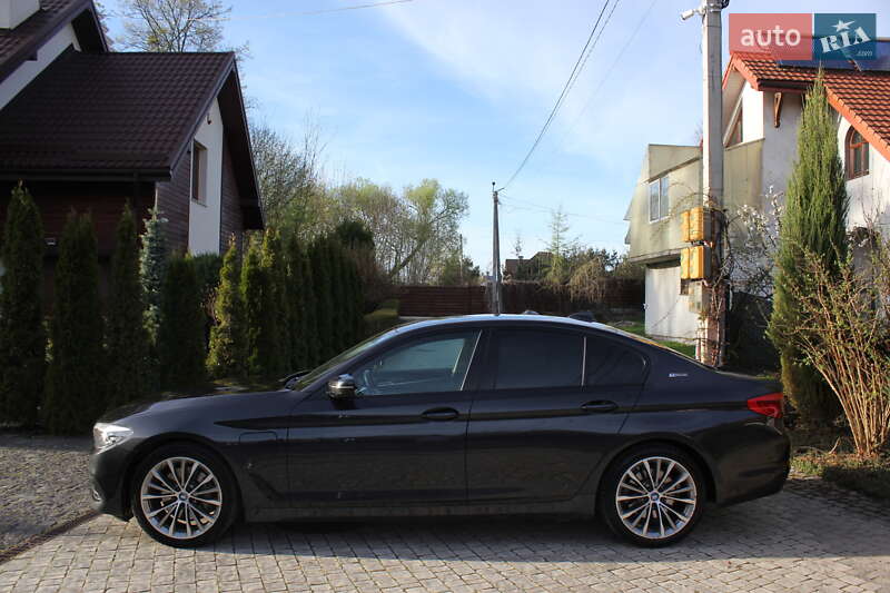 Седан BMW 5 Series 2019 в Львове