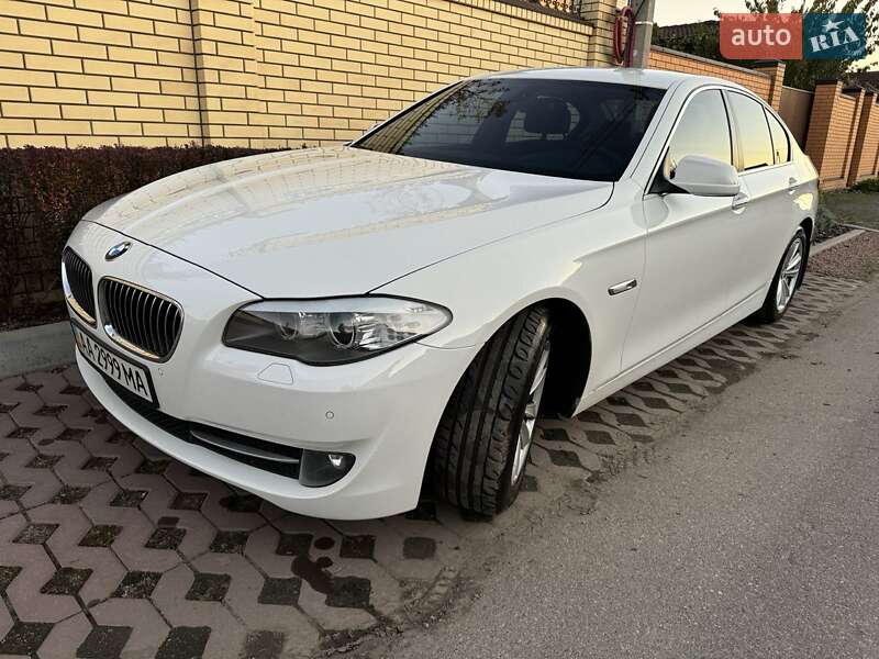 Седан BMW 5 Series 2012 в 