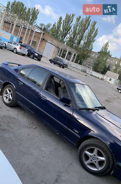 Седан BMW 5 Series 1988 в Запорожье