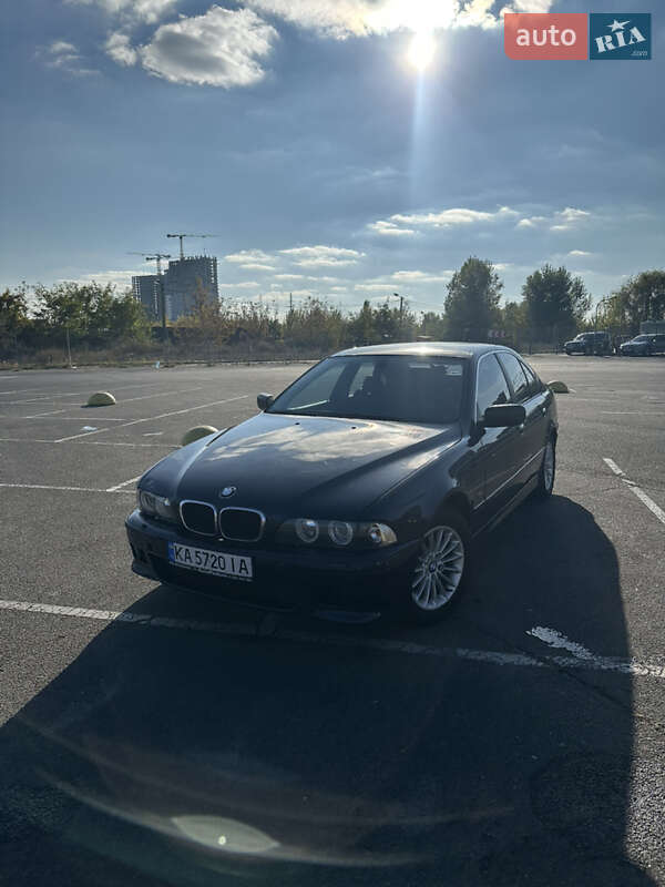 Седан BMW 5 Series 2001 в Киеве