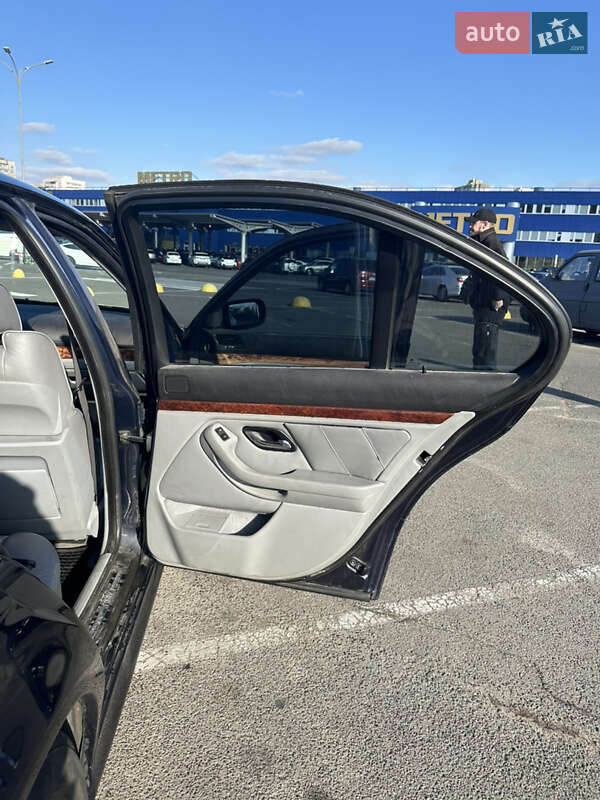 Седан BMW 5 Series 2001 в Киеве