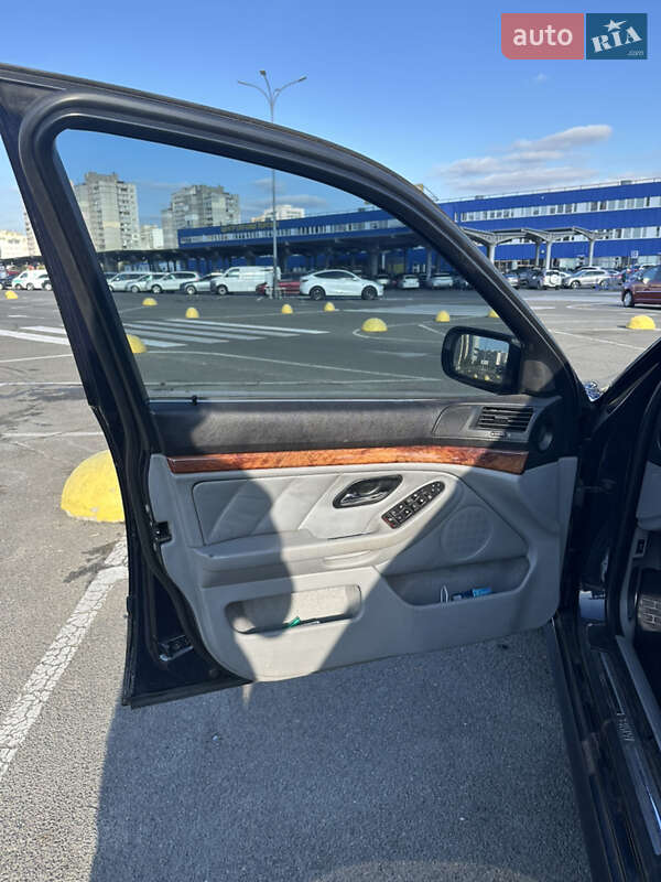 Седан BMW 5 Series 2001 в Киеве