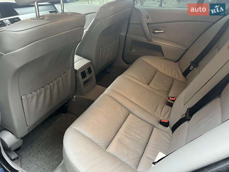 Седан BMW 5 Series 2004 в Дніпрі