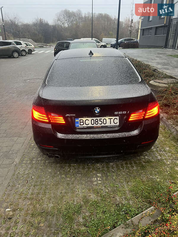 Седан BMW 5 Series 2015 в Львові