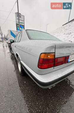 Седан BMW 5 Series 1990 в Киеве