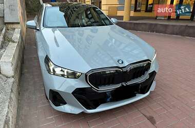 Седан BMW 5 Series 2023 в Киеве