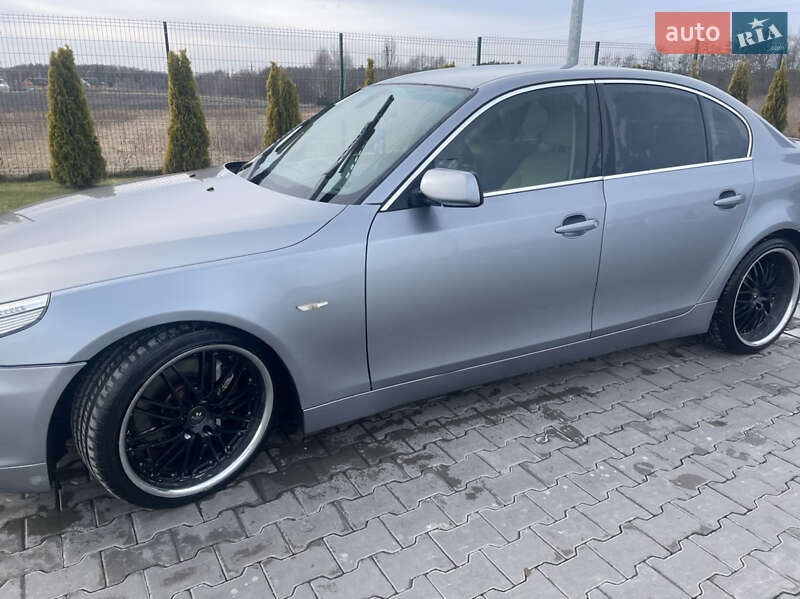 Седан BMW 5 Series 2004 в Любешове