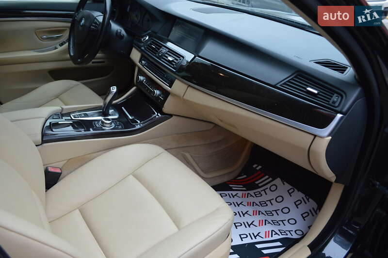 Седан BMW 5 Series 2011 в Львові