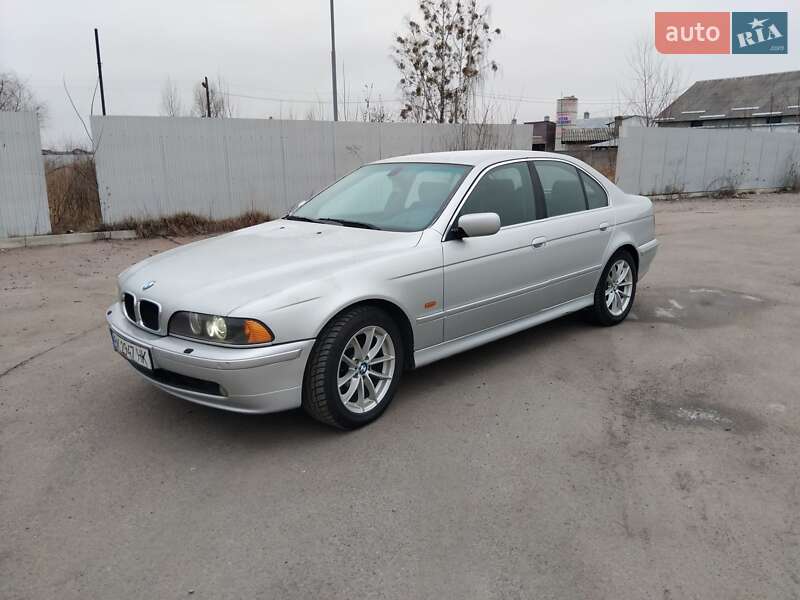 Седан BMW 5 Series 2000 в Рокитном