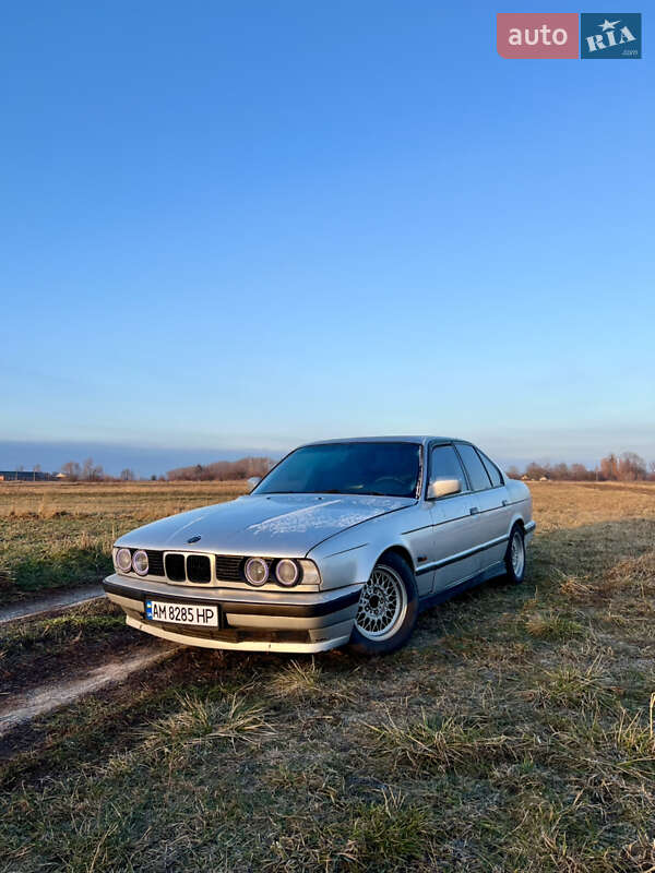 Седан BMW 5 Series 1989 в Житомирі