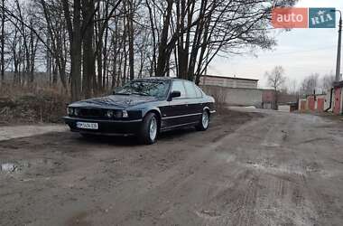 Седан BMW 5 Series 1988 в Сумах