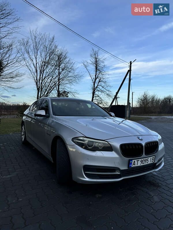 Седан BMW 5 Series 2014 в Отинії