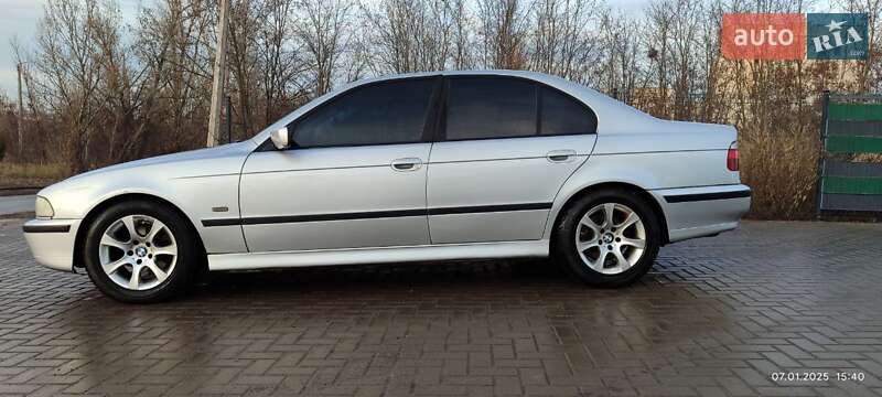 Седан BMW 5 Series 2000 в Олександрії
