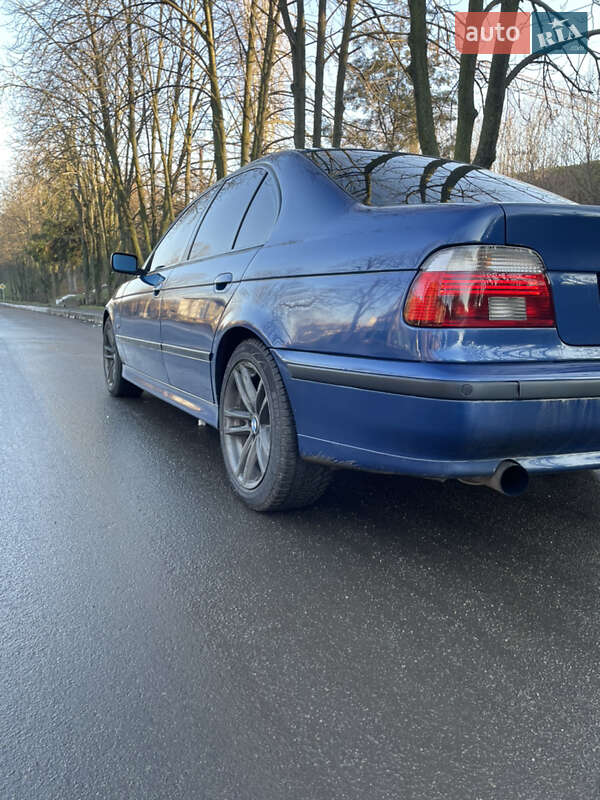 Седан BMW 5 Series 2000 в Первомайске
