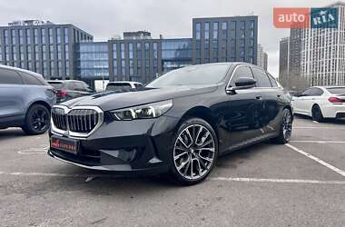 Седан BMW 5 Series 2023 в Киеве