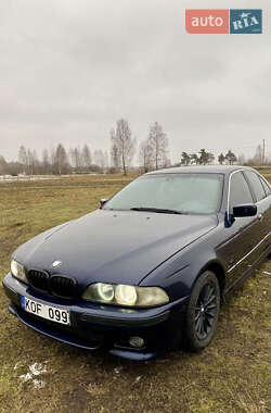 Седан BMW 5 Series 2001 в Рокитному