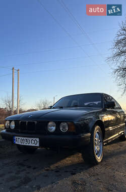 Седан BMW 5 Series 1988 в Жовкві