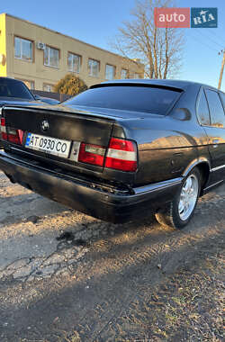 Седан BMW 5 Series 1988 в Жовкві