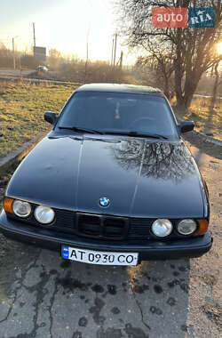 Седан BMW 5 Series 1988 в Жовкві