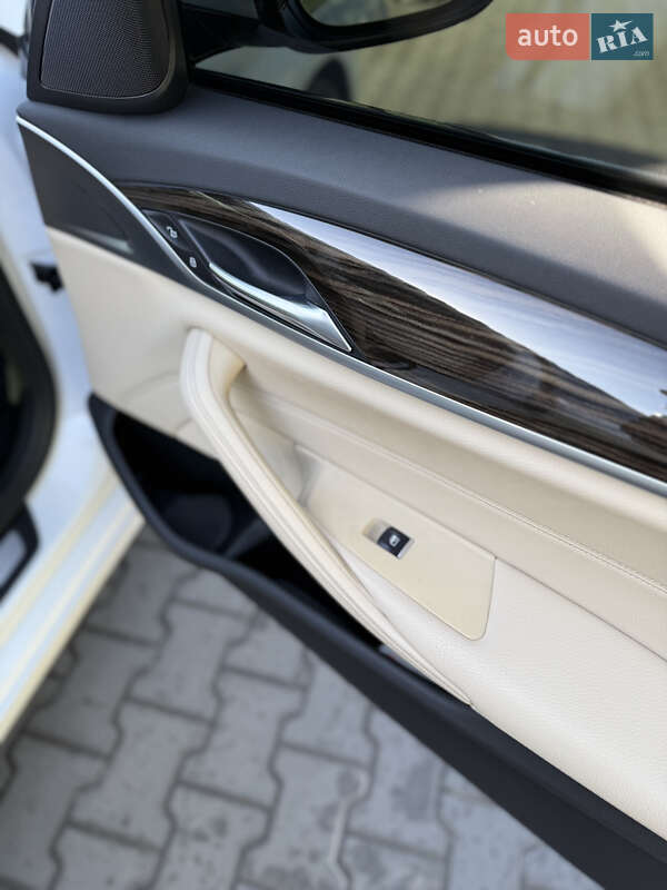 Седан BMW 5 Series 2018 в Львові