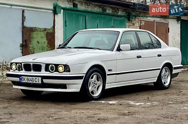 Седан BMW 5 Series 1994 в Киеве