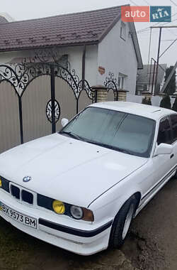 Седан BMW 5 Series 1989 в Чернівцях