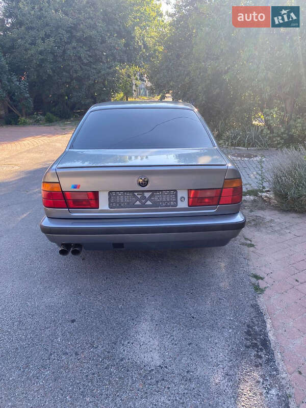 Седан BMW 5 Series 1993 в Одессе