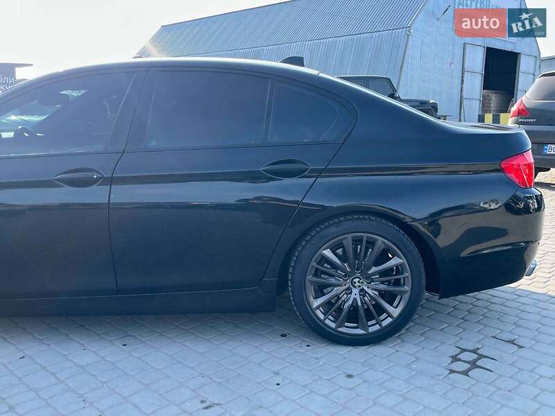 Седан BMW 5 Series 2010 в Львові