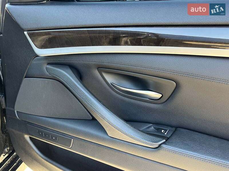 Седан BMW 5 Series 2010 в Львові
