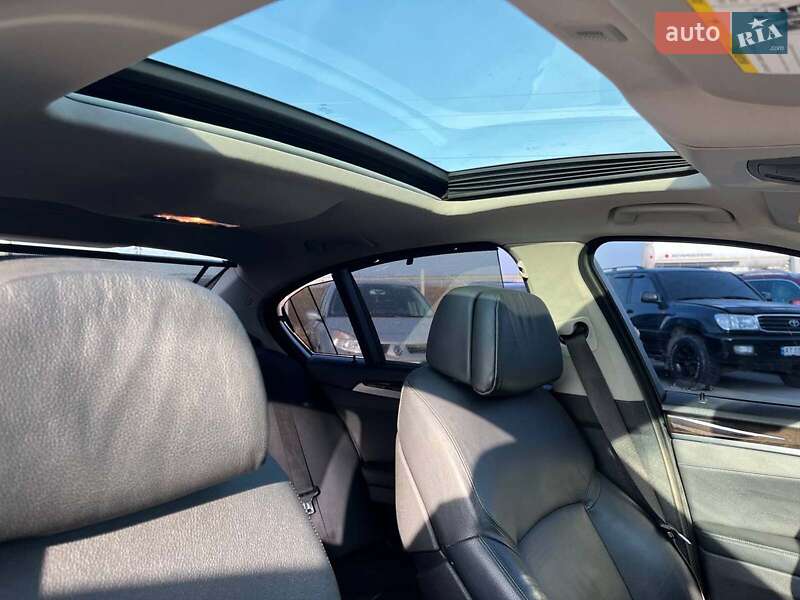 Седан BMW 5 Series 2010 в Львові